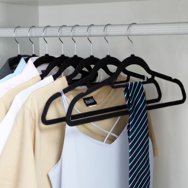 Velvet hangers 20-pack – thin, non-slip clothes hangers with 360