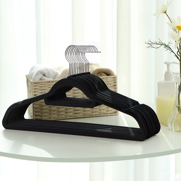 Velvet hangers 20-pack – thin, non-slip clothes hangers with 360
