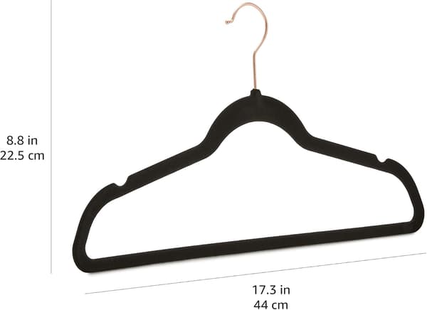 Amazon Basics Ohuet samettiset liukumattomat pukupuuhenkarit - 50 kpl, musta black gold