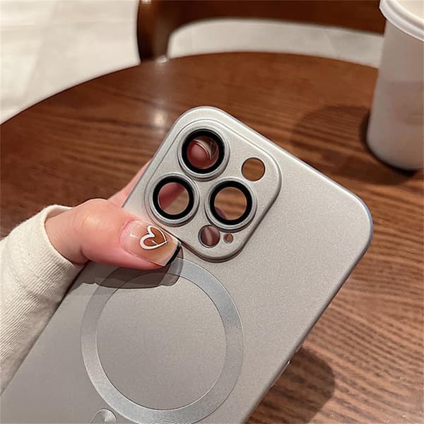 iPhone 17 Pro Trådlöst Laddningsfodral Mjuk Magnetisk Matt Stötfångare Linsskydd Silver