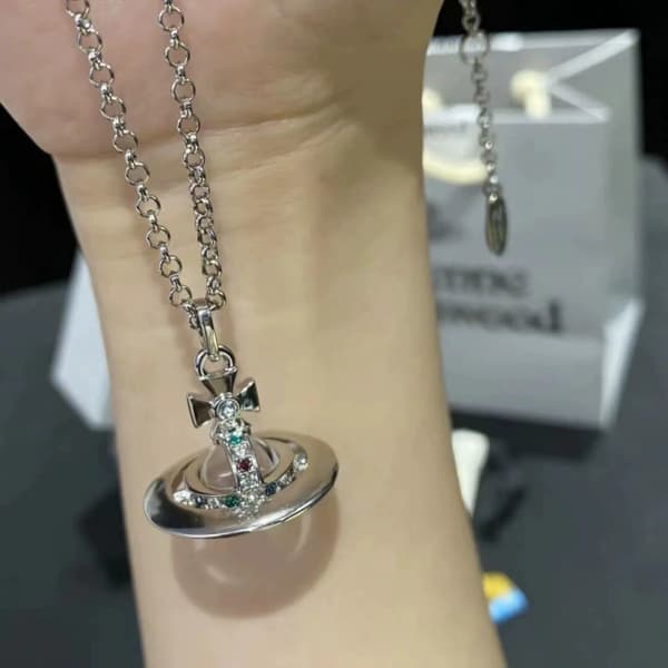 sølv Vivienne Westwood Saturn UFO-anheng