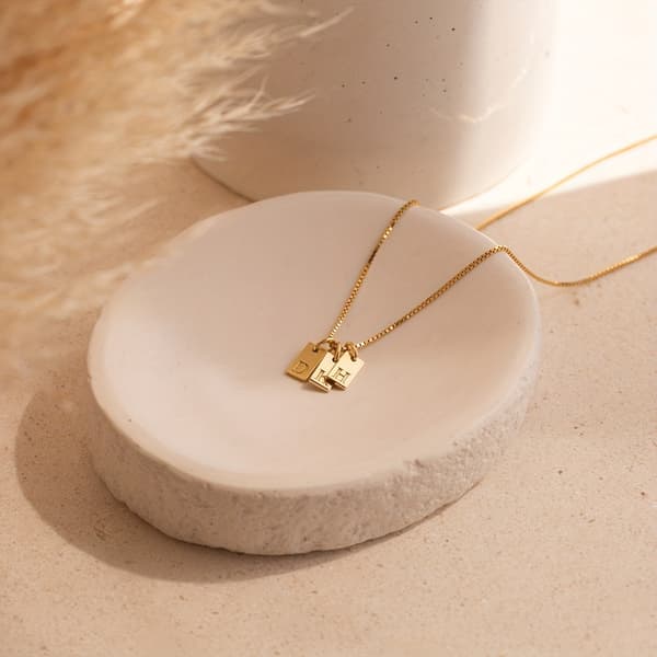 Halskæde med initialer, 14k guldbelagt monogram vedhæng gave E