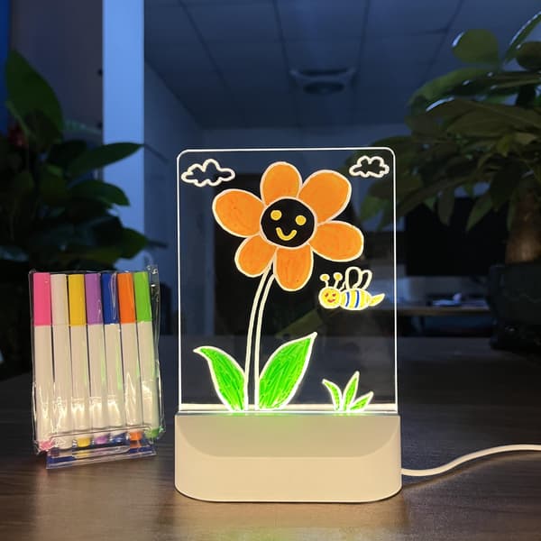LED Memotavle med 7 Penner USB Nattlys Gave Heart-shaped 7pcs Pen
