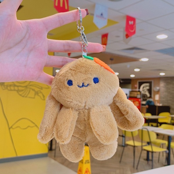 Sarjakuva Kuromi -nukke koululaukun riipus nukke pehmolelu pari avaimenperä laukun riipus Plush carrot rabbit-brown 11cm (with keychain)