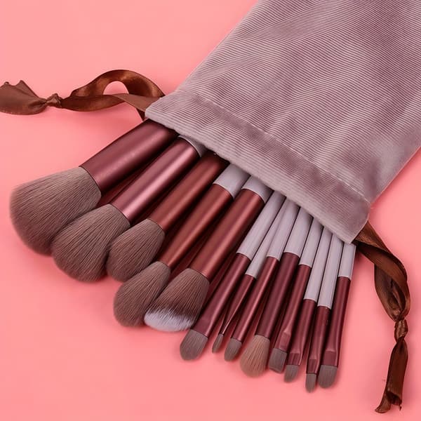 13 stk. Professionelt Makeup Børstesæt med Bløde Børstehår til Øjenskygge, Foundation og Blush Påføring Polychromatic