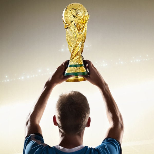 Stor guld World Cup fodbold, Qatar 2022, kopi af trofæet 13cm
