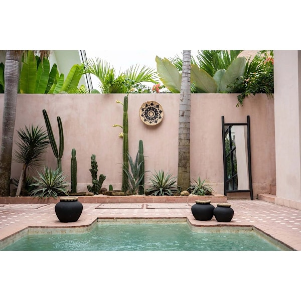 Rootz Styly Black Vase - Terracotta Masterpiece - Eartancware - Coastal Vibes - 29 cm x 29 cm x 23 cm