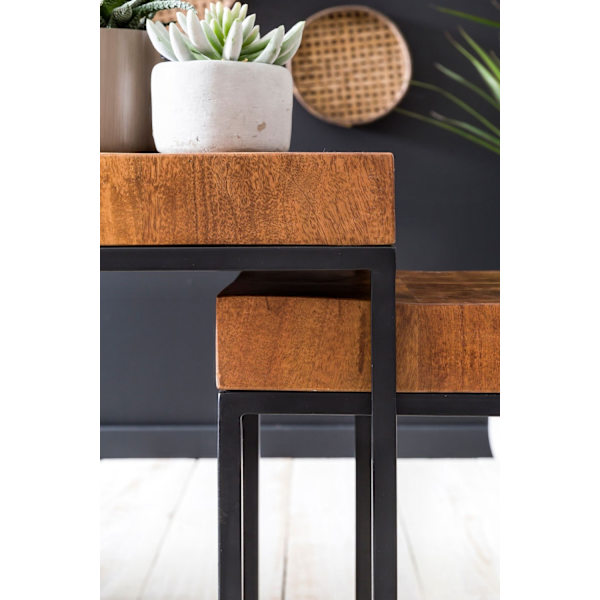 Rootz industrielt design to-delt indlejringsbordsæt - Sideborde - Sheesham træ - Metalstel - Unik trækorn - Håndlavet - Beskyttende lak - 30 cm x 60 c