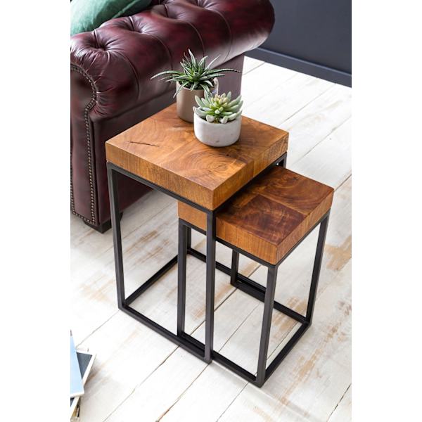 Rootz industrielt design to-delt indlejringsbordsæt - Sideborde - Sheesham træ - Metalstel - Unik trækorn - Håndlavet - Beskyttende lak - 30 cm x 60 c