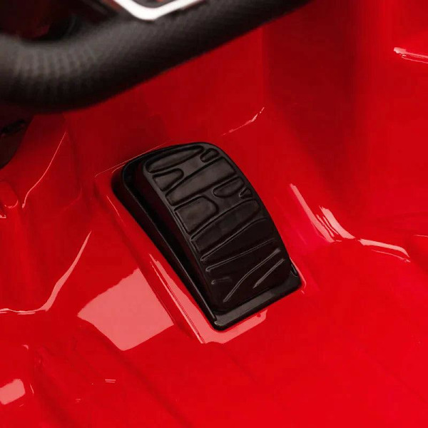 Rootz barnfordon - Barnbil - Elbil - Audi-licensierad - Med säkerhetsbälte - Fjärrkontroll - PP/metall - Röd/Svart - 103 x 58 x 41 cm