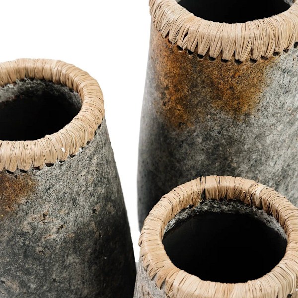 Rootz Sneaky Vas - Antik Grå Vas - Smal Terracotta Vas - Idealisk för torkade blommor - 14cm x 14cm x 26cm
