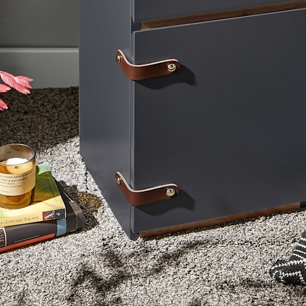 Rootz Elegant Bedside Table - Side Bord - Natbord - Rigelig opbevaring - 30x56x30cm - Grå og brunt læder