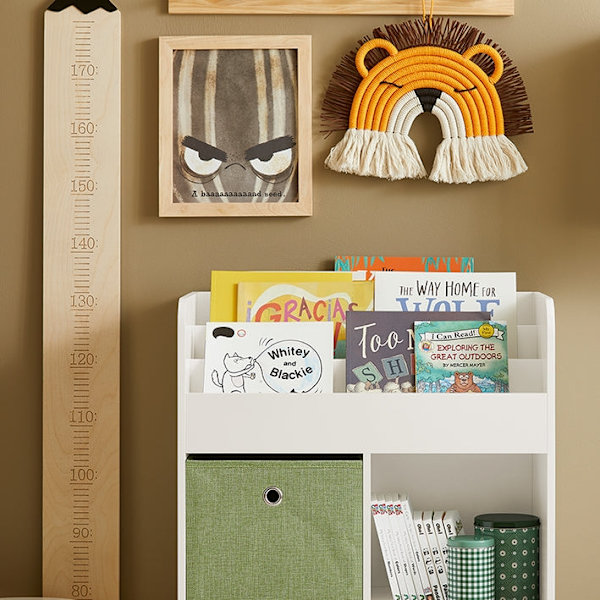 Rootz børnebogreol med 2 stofæsker - Legetøjshylde - Opbevaringsstativ - MDF-konstruktion - Væg sikker vippelås - Pladsbesparende design - 60 cm x 36