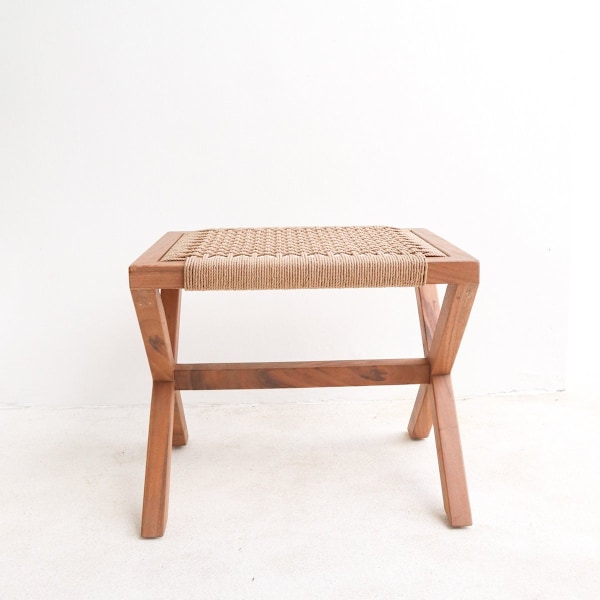 Rootz stor träpall INDRA (beige) gjord av Trembesi med en sittyta från vävt återvunnet papper