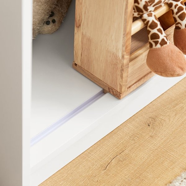 Rootz børneopbevaringshylde med skydedør - Bogreol - Legetøjsarrangør - MDF og bambus - Sikker og stabil med vippebeskyttelse - Nem montering - 63 cm
