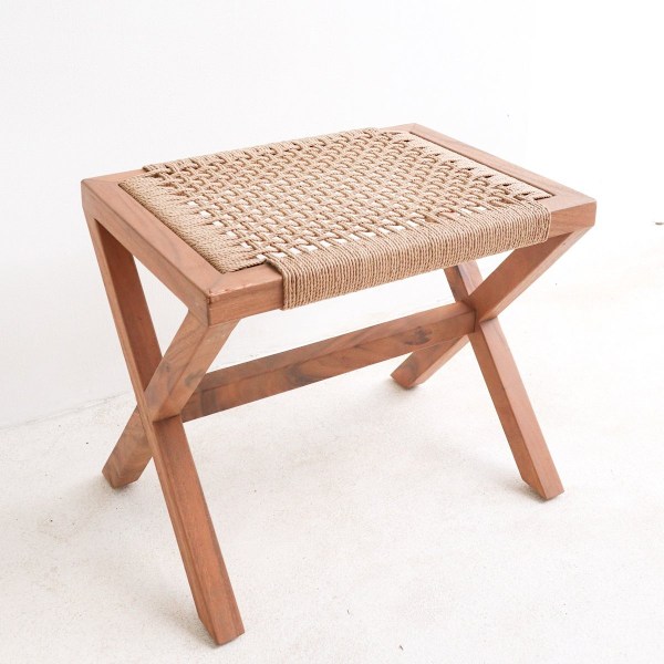 Rootz stor träpall INDRA (beige) gjord av Trembesi med en sittyta från vävt återvunnet papper