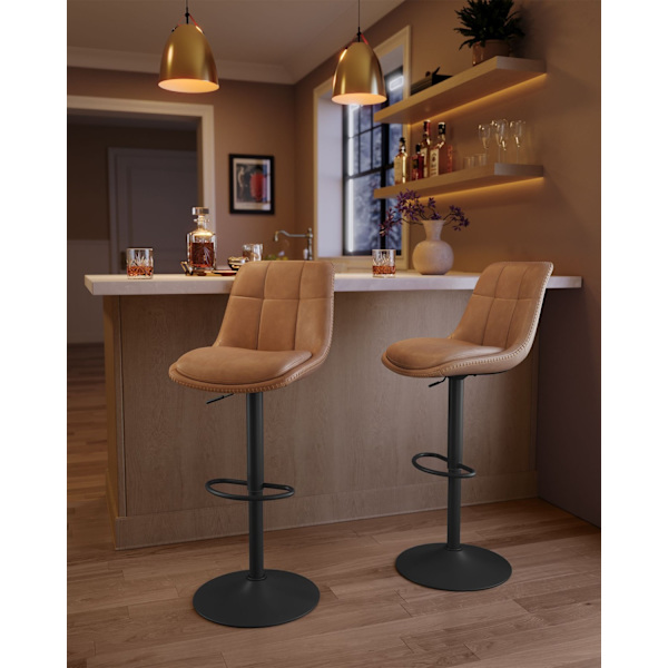 Rootz 2-delt sæt barstole - Køkkenskamler - Stole i modhøjde - PU-materiale - Forkromet stål - Skumpolstring - 44 cm x 48 cm x (90-112) cm - Karamelbr