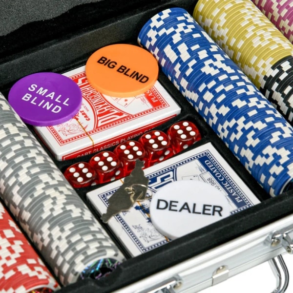 Rootz Casino Tillbehör - Chips Poker Set - Chips Poker Chip Case - Inklusive matta - 500 marker - Set för 9-10 spelare - Silver - 56L x 23,5W x 6,5H c