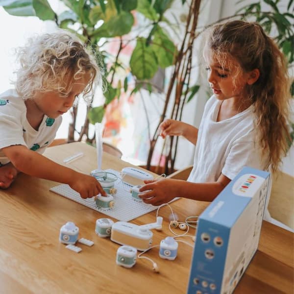 KIDYWOLF KIDYELEC STARTER – Uddannelsessæt i Elektricitet til Børn med 11 Dele & 99 Samlinger - 6+