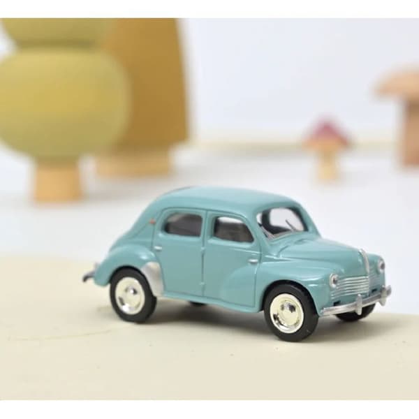 Samle miniaturebil - NOREV - RENAULT 4 CV - 1952 - Skala 1/64 - Klar Blå Klarblå