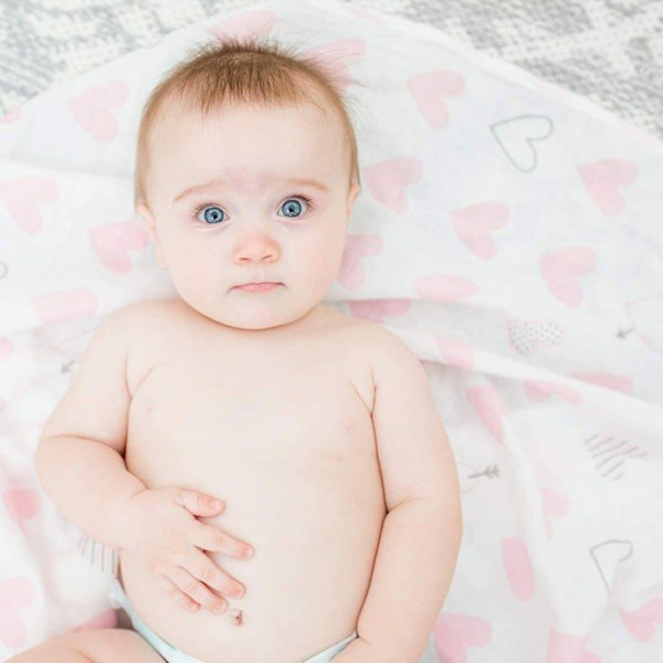 Lulujo - Muslin swaddle - Rosa hjärtan - ELEMENT FÖR BARN Rosa