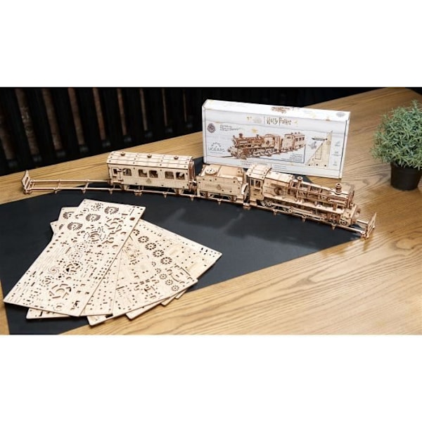 UGEARS Harry Potter Hogwarts Express trätåg att bygga - 3D trämodell pussel att bygga Beige