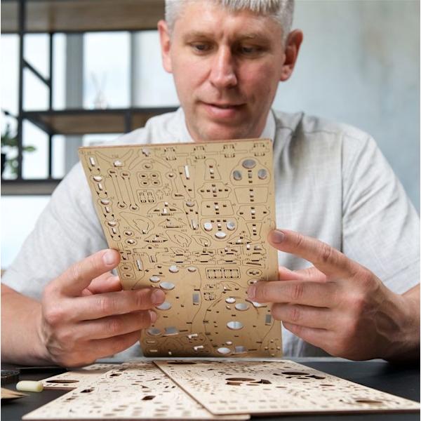 Stegosaurus - Ugears - 3D puupuzzle Beige