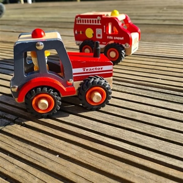 Egmont Toys trätraktor - Modell 13x7x10 cm - För barn från 2 år och uppåt Flerfärgad