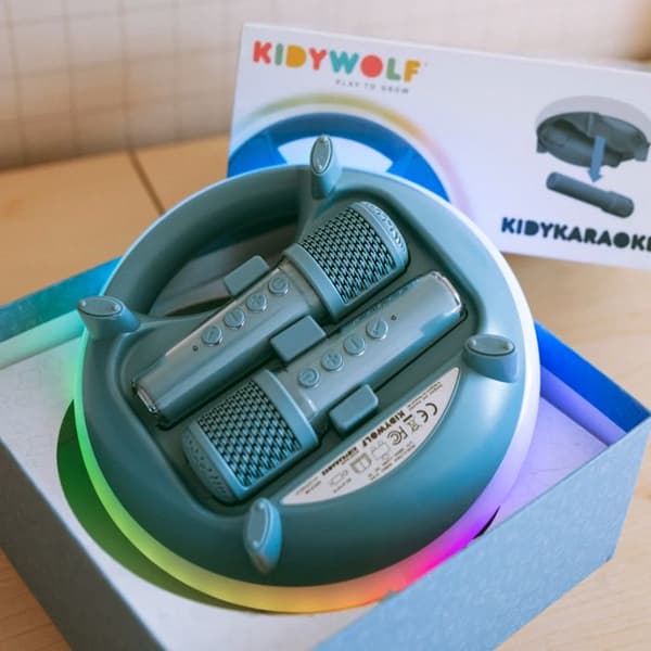 Kidywolf | Bærbar lysende karaoke til børn med 2 mikrofoner KIDYKARAOKE Blå - TU Grön