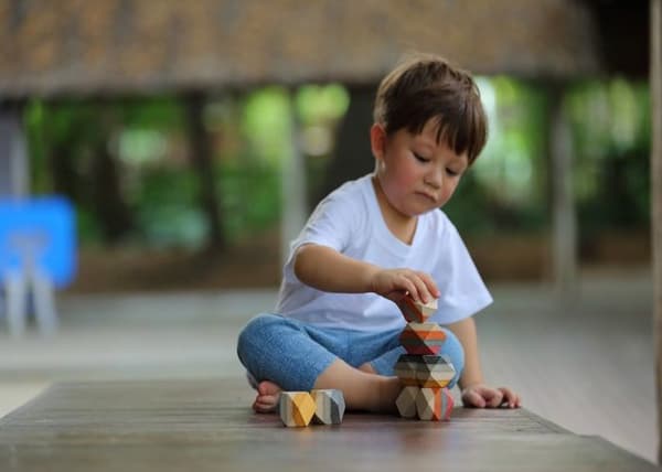 Plan Toys - Balancerende Sten - TROUSSELIER Beige