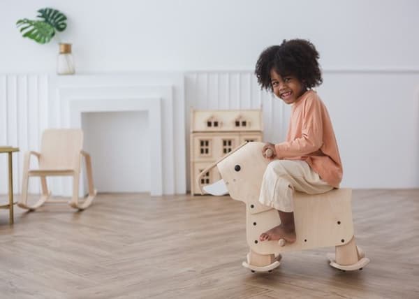 Plan Toys - Elefant til at gå - TROUSSELIER Beige
