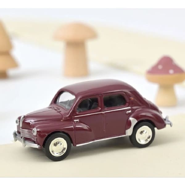 Miniaturebil - NOREV - RENAULT 4 CV - 1950 - Bordeaux - 1/64 Bordeaux