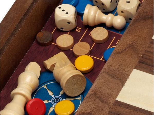 Trälåda - CAYRO - 5 spel - Gåsspel, Småhästar, Schack, Dam och Backgammon brun