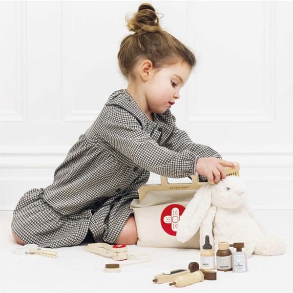 Le Toy Van - Dyrlæge sæt med tilbehør - PETIT JOUR beige