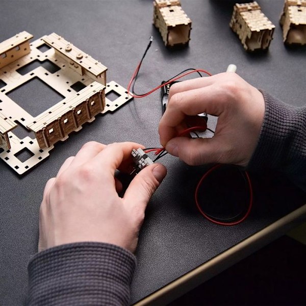 3D-palapeli 340 osaa Ugears Aleksandrian majakka valolla Puu Beige