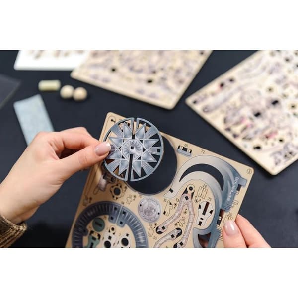 Ugears - 3D Puzzle Drage Pansedefer ukrainsk - DAM beige