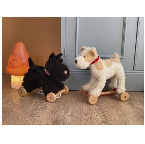 Egmont Toys - Eliot the pull dog beige