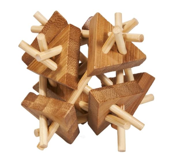 Bamboo-puupalapeli: Kolmio kastanj