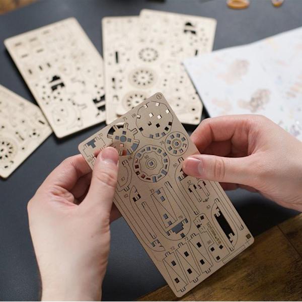 Hagridin lentävä moottoripyörä™ - Ugears - 3D puupuzzle Beige