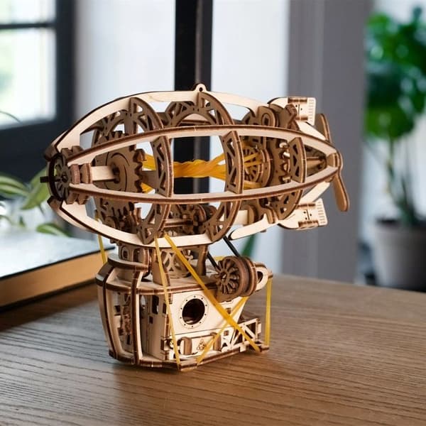 Steampunk Luftskib - Ugears - 3D puslespil i træ beige