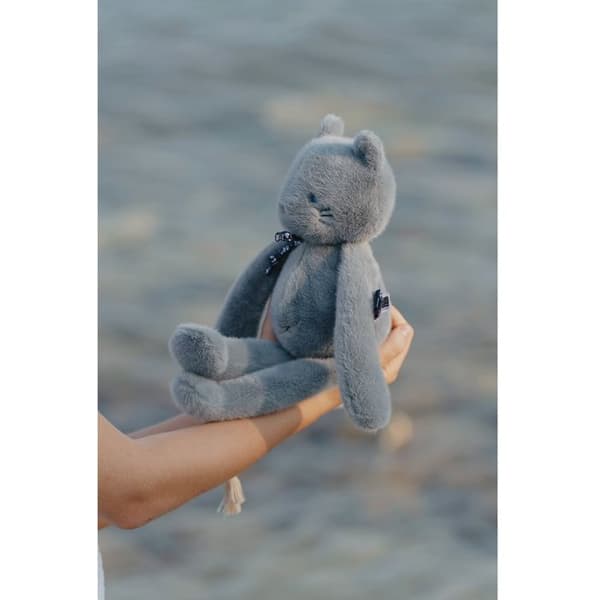 Plyslegetøj - MAÏLOU TRADITION - Kat Méloé - 37 cm - Grå - Håndlavet i Frankrig Grå