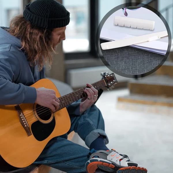 6-strängad akustisk gitarr benstall, sadel och översadel, äkta bendelar.