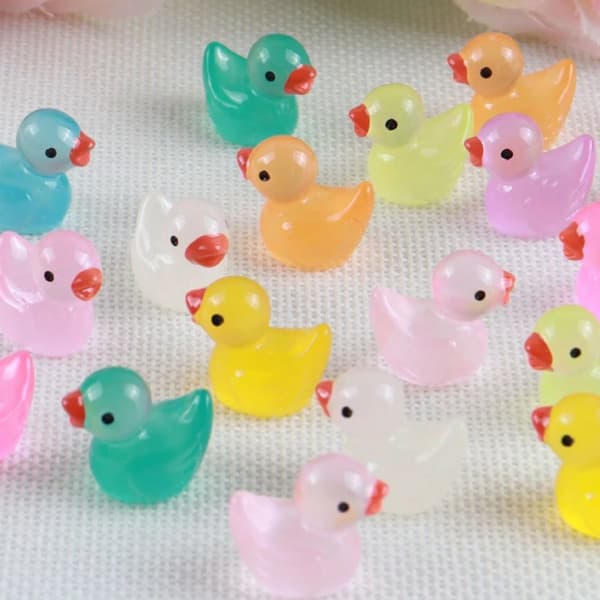 20 mini lysande ankor, glödande kristallfärgade anfigurer.