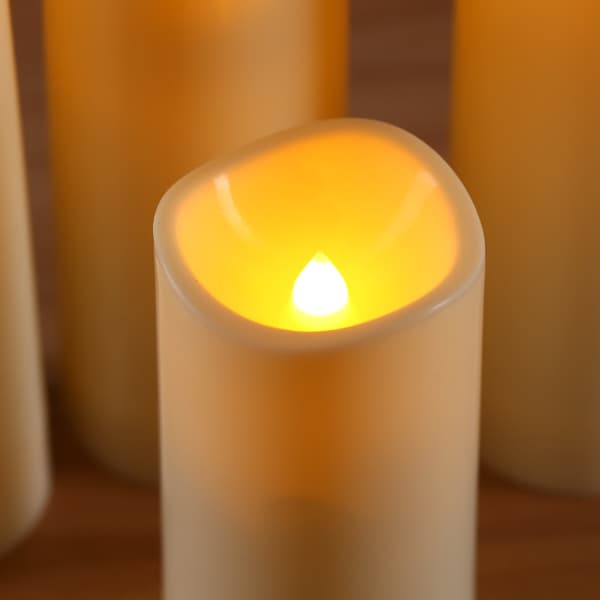 Sett med 6 flammeløse LED-lys, søyleformede, batteridrevne, med fjernkontroll og timer.