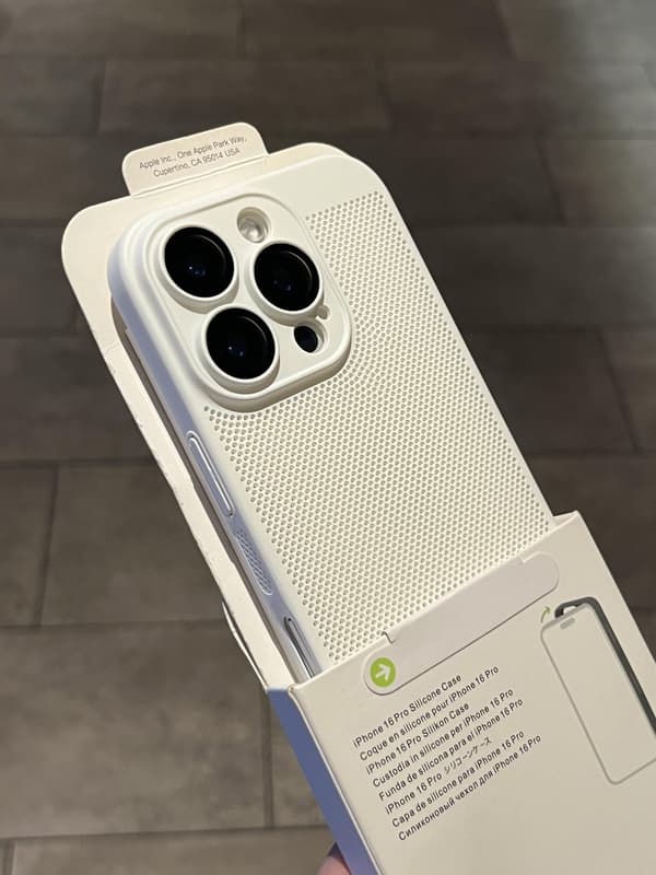 Åndbart telefoncover til iPhone 15/16/17 Plus Pro Max, med en mesh-tekstur, kamerabeskyttelse og varmeafledende design. pure white iPhone 16 Pro Max