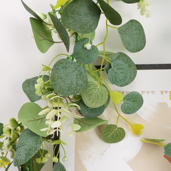 Julepynt: Kunstige eukalyptusblade med blomster, simuleret grøn krans hængende ornament.