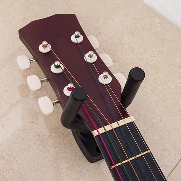 Gitarr väggfäste, lämpligt för olika gitarrer, inkluderar skruvar, för hemmabruk.