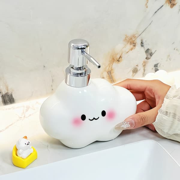 Denne splinternye, originale design sæbedispenser i keramik White