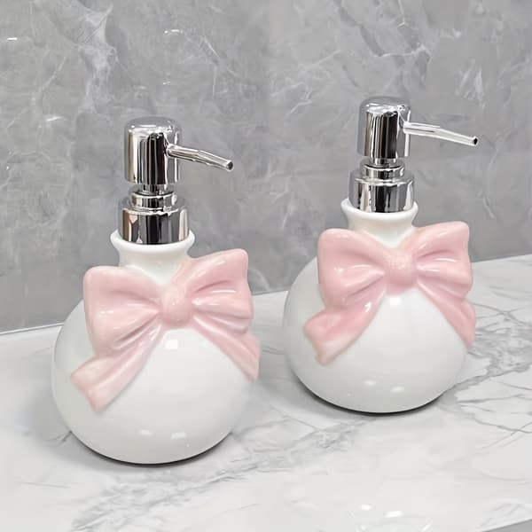 Luova vaaleanpunainen keraaminen lotionpullo rusetilla pink