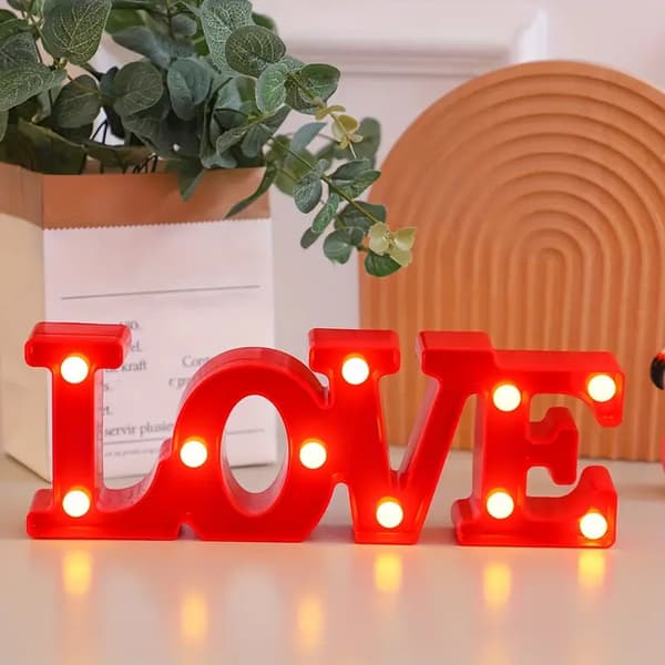 Romantisk natlampe i kærlighedsform – perfekt til bryllupper, frierier